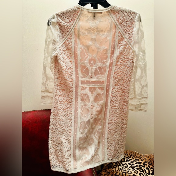 BCBGMAXAZRIA White Lace 3/4 Sleeve Shift Mini Dress, XS - Picture 5 of 5